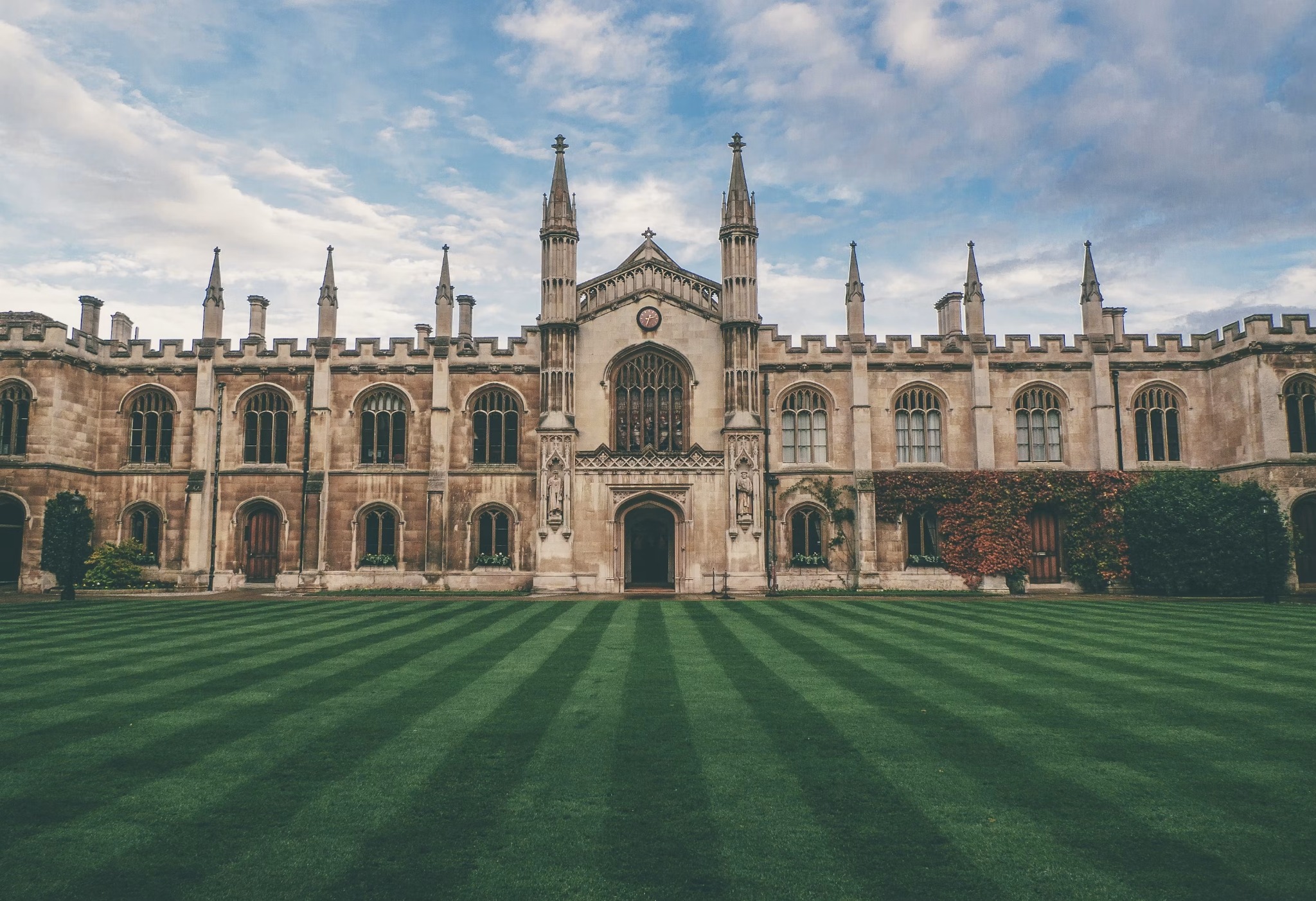 How the Oxbridge Application Process Actually Works